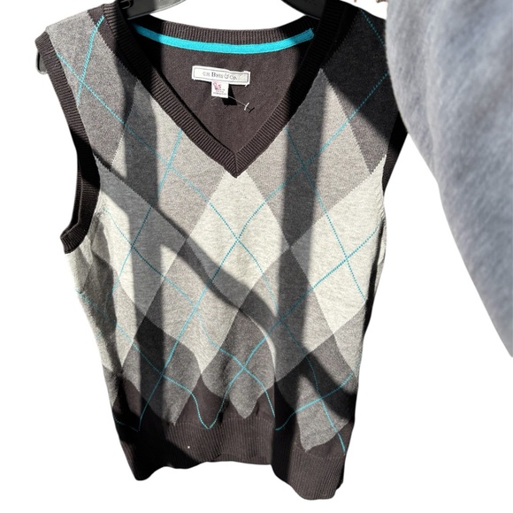 G.H. Bass & Co. Gray and Black Argyle V-Neck Sweater Vest - Picture 1 of 13